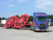 2 колеса диаметром 4.99 м были транспортированы по специальной технологии в г. Бор (Россия).